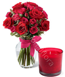 bouquet-di-rose-rosse-e-rosa-con-candela